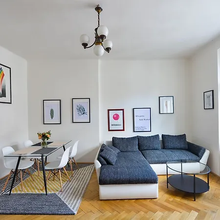 Old Town Sq. Apartment *